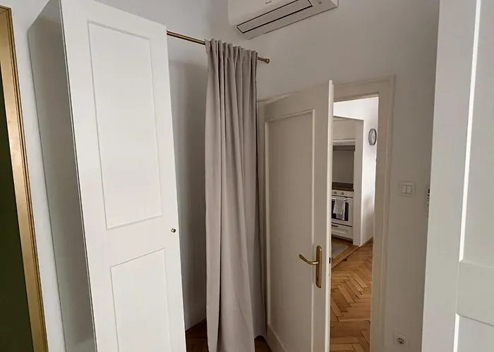 Trina In The Centre Apartment *